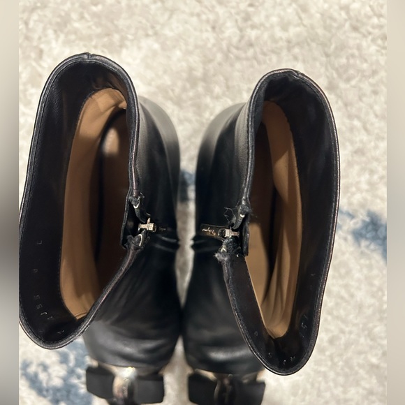 Women’s Ferragamo Black Booties size 8 - Picture 5 of 6